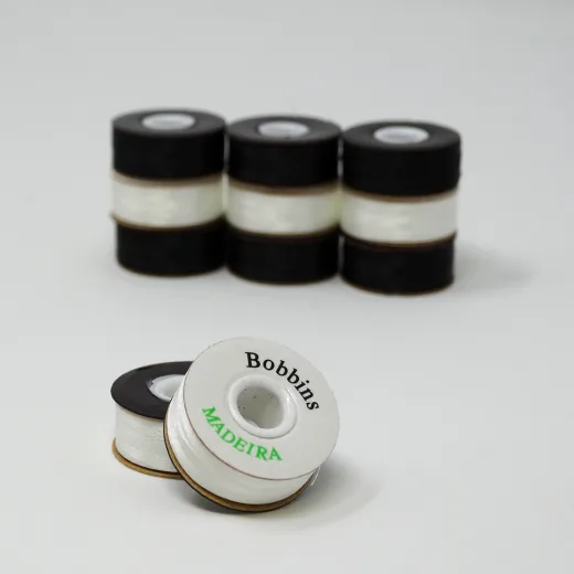 Předvinuté spodní nitě Madeira Magnetic sided černé
